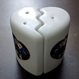 Niagara falls village ceramic, heart shaped salt and pepper shakers.